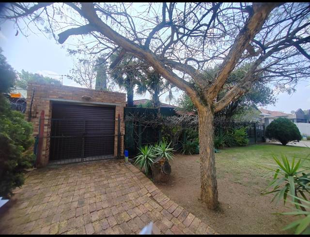 3 BEDROOM FREESTANDING FOR SALE IN BOKSBURG CENTRAL